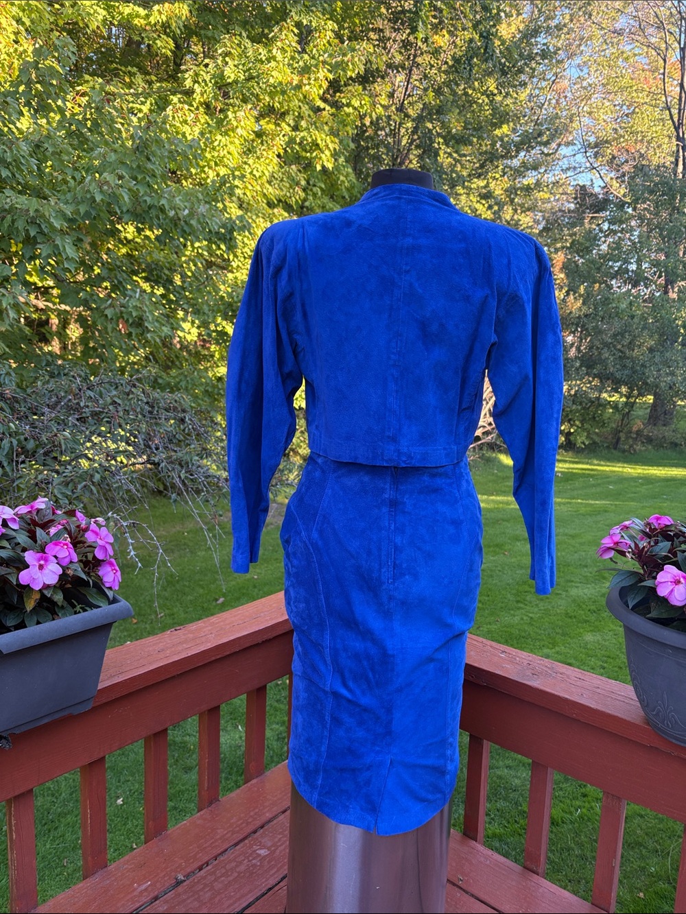 Beautiful vintage blue tannery West genuine suede pencil skirt suit. - Picture 3 of 12